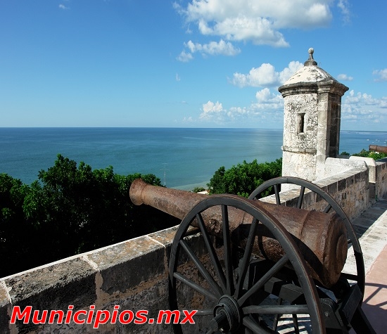 Fuerte de San Miguel con Canon en Campeche