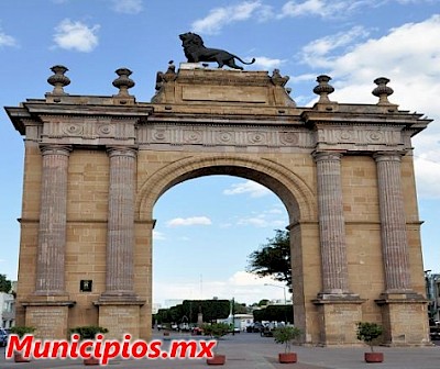 Foto del monumento de león en León